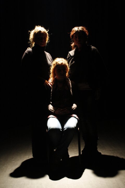 Üç Kız Kardeş ya da Can Sıkıntısına Övgü-2010